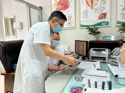 45歲大叔前列腺被“灌醉”成都博大泌尿外科醫院一招化解!