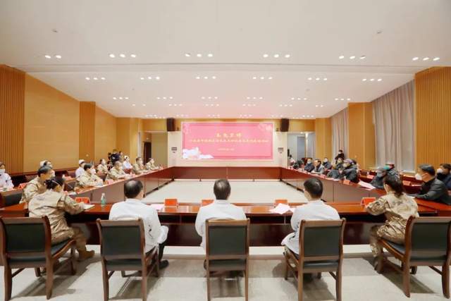 江蘇省中國畫學會走進東部戰區總醫院慰問送福