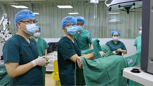 成都博大泌尿外科醫(yī)院 順利完成首臺 精囊鏡探查術(shù)